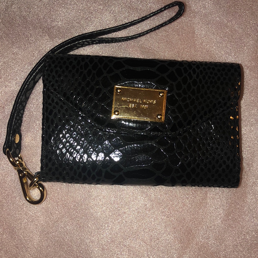 Micheal Kors Ipod Holder Lvnrdraw Micheal Kors Ipod Holder Lvnrdraw